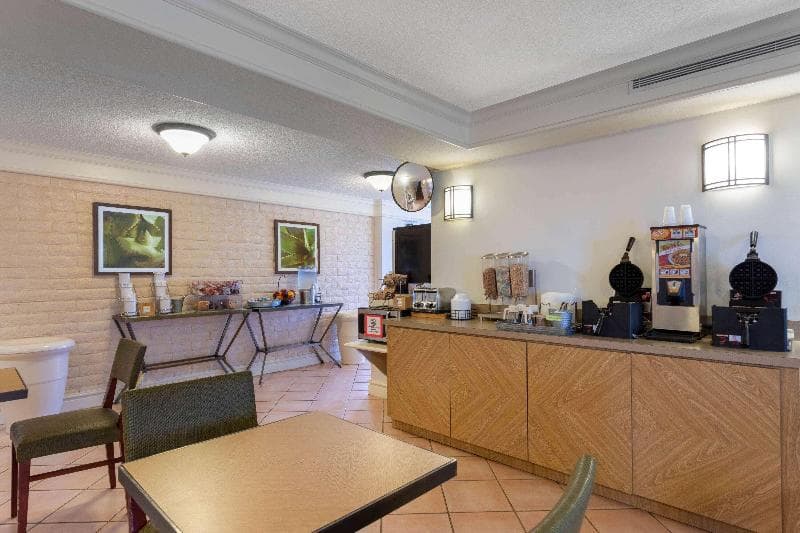 La Quinta Inn by Wyndham Huntsville Research Park photo 1