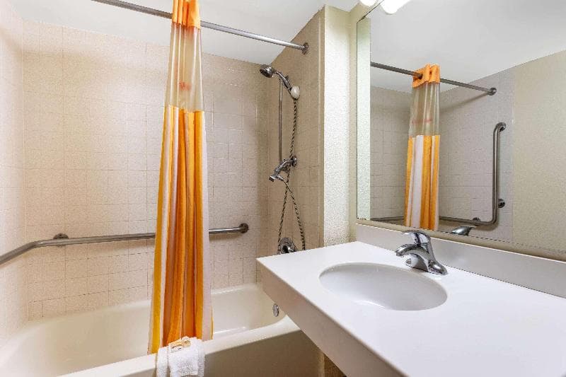 La Quinta Inn by Wyndham Huntsville Research Park 2