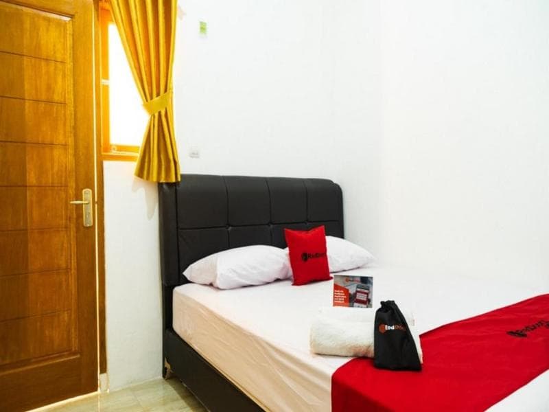 Reddoorz Near Cipinang Indah Mall photo 1