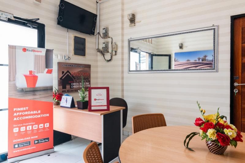 Reddoorz Plus Near Hayam Wuruk 2 2
