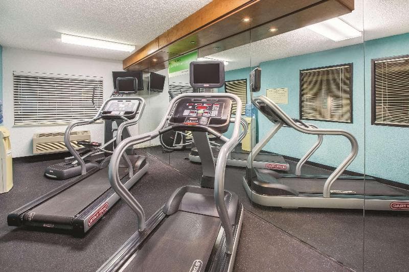 La Quinta Inn & Suites by Wyndham Erie 2