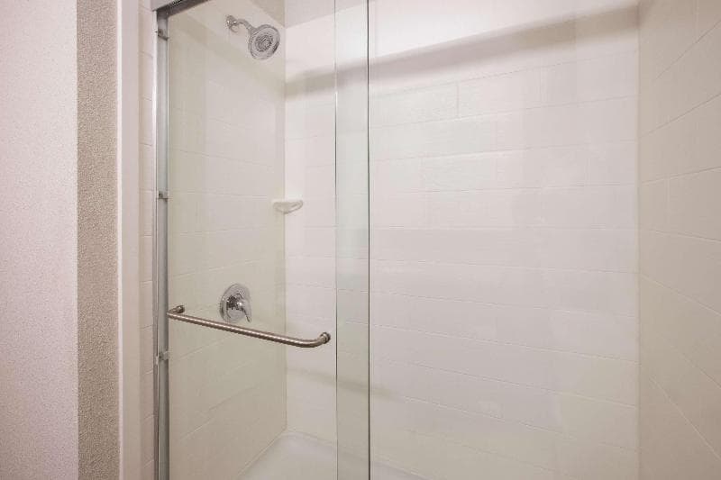 La Quinta Inn & Suites by Wyndham Erie 4