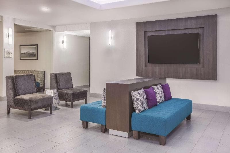 La Quinta Inn & Suites by Wyndham Bay City photo 1