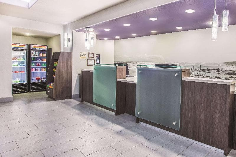 La Quinta Inn & Suites by Wyndham Bay City 4