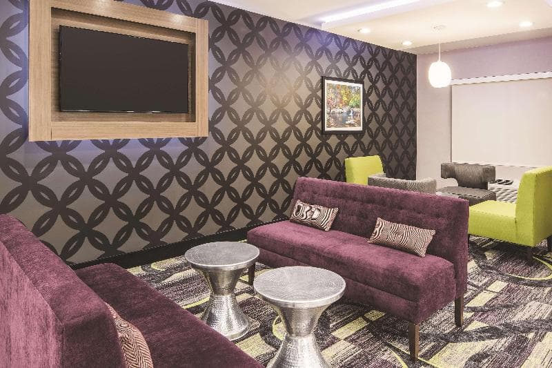 La Quinta Inn & Suites by Wyndham Milledgeville 5