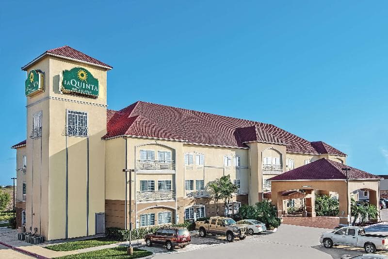 La Quinta Inn & Suites by Wyndham Mercedes photo 1