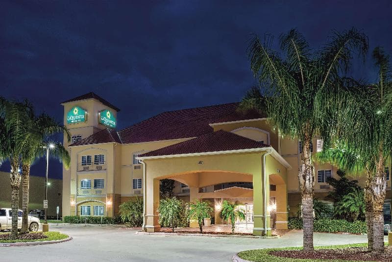 La Quinta Inn & Suites by Wyndham Mercedes 2
