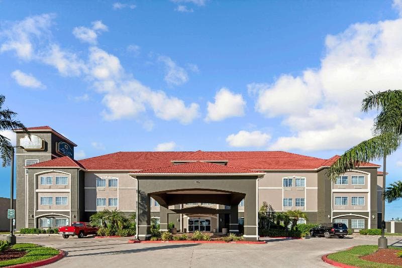 La Quinta Inn & Suites by Wyndham Mercedes 4