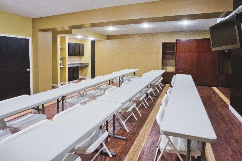 La Quinta Inn & Suites by Wyndham Hot Springs main
