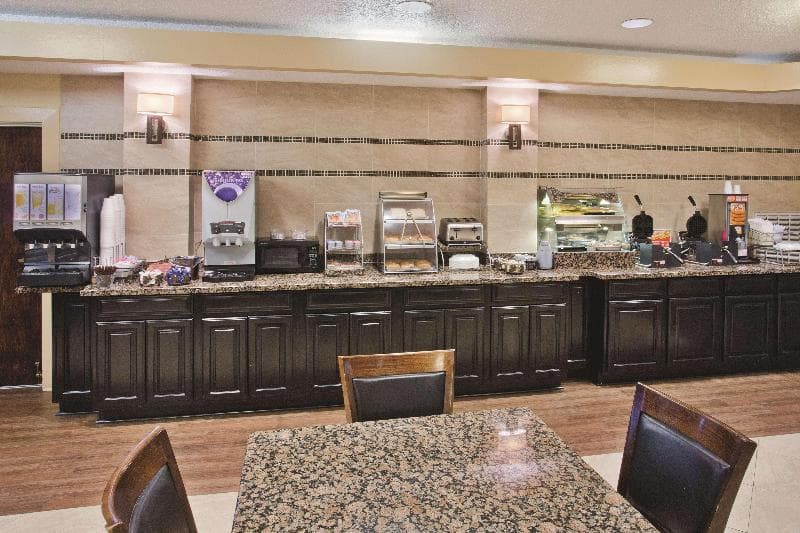 La Quinta Inn & Suites by Wyndham Hot Springs photo 1