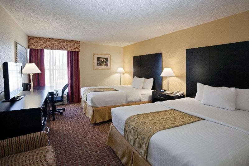La Quinta Inn & Suites by Wyndham Salina 5