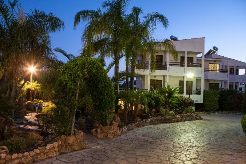 Coliseum Studios & Apartments 3