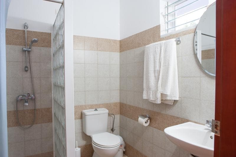Coliseum Studios & Apartments 5