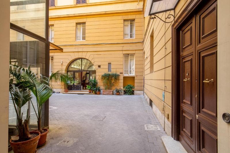 Courtyard Rome Suite main