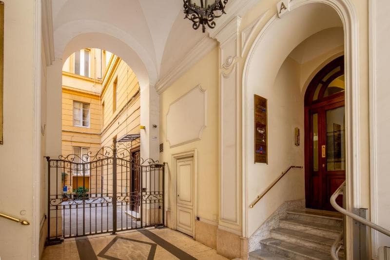 Courtyard Rome Suite 2