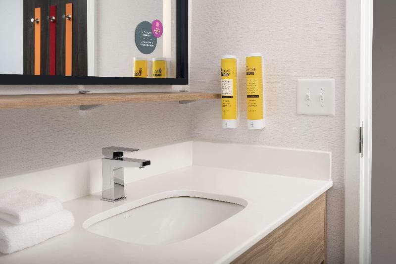 Tru by Hilton Charlotte Airport Lake Pointe 3