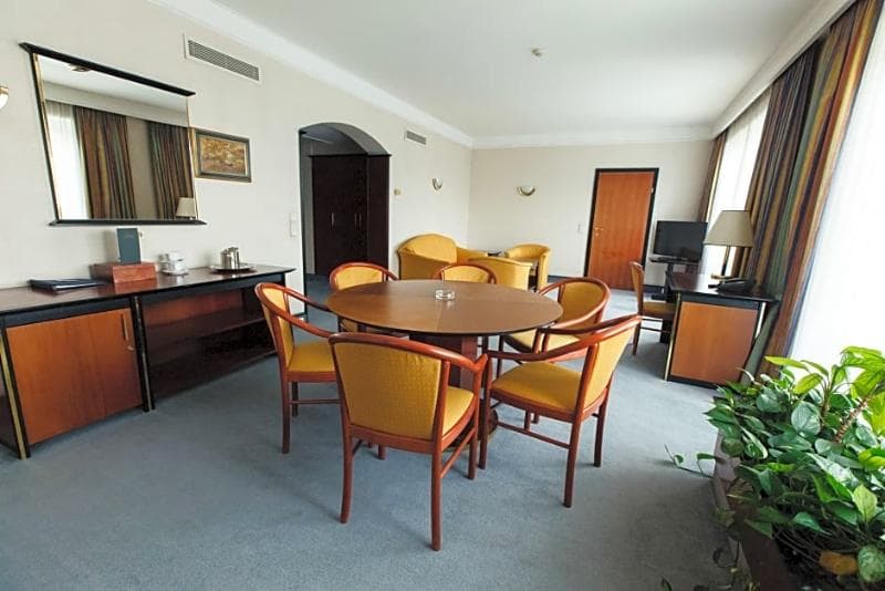 Rahat Palace photo 1