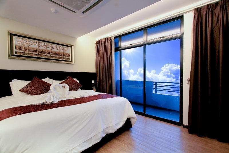 J Suites Hotel 3