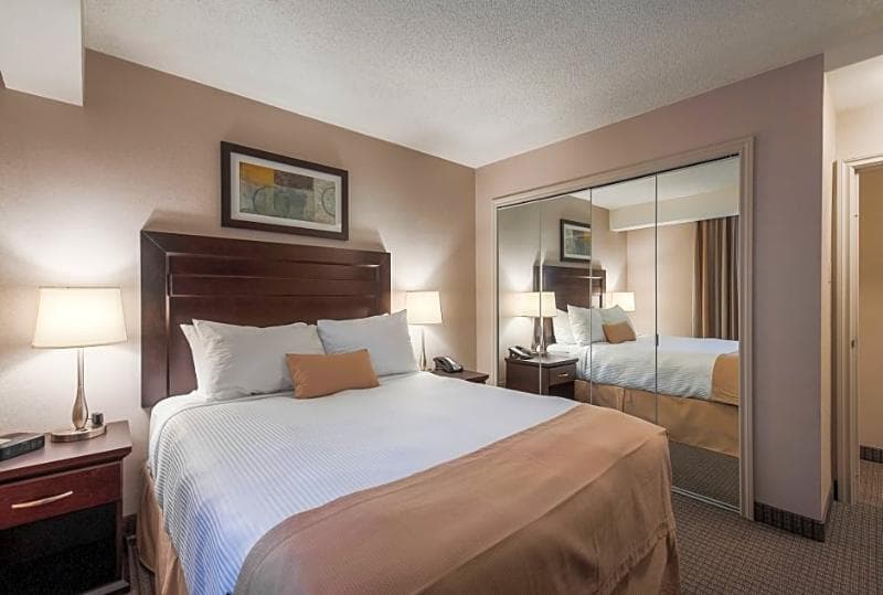 Coast Calgary Downtown Hotel & Suites By Apa 2