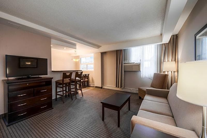 Coast Calgary Downtown Hotel & Suites By Apa 4