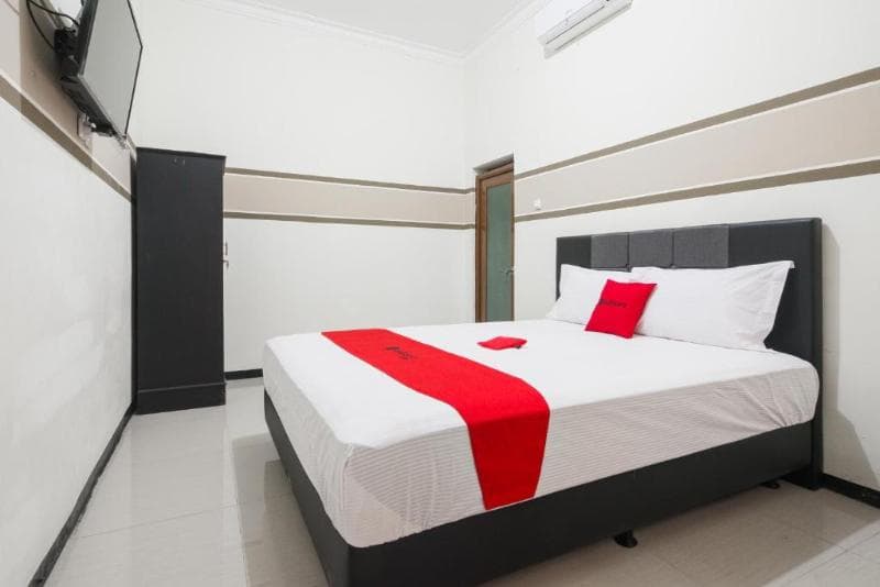 Reddoorz Syariah Near Marvell City Mall 2 3