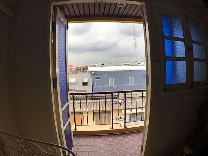 Roof View Place 3