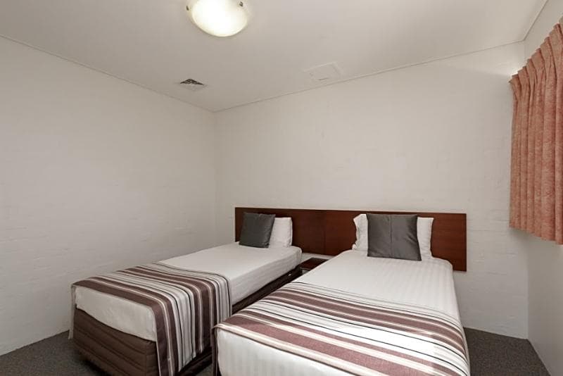 Atrium Hotel 3