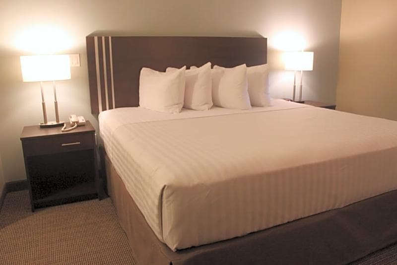 Meridian Inn & Suites photo 1