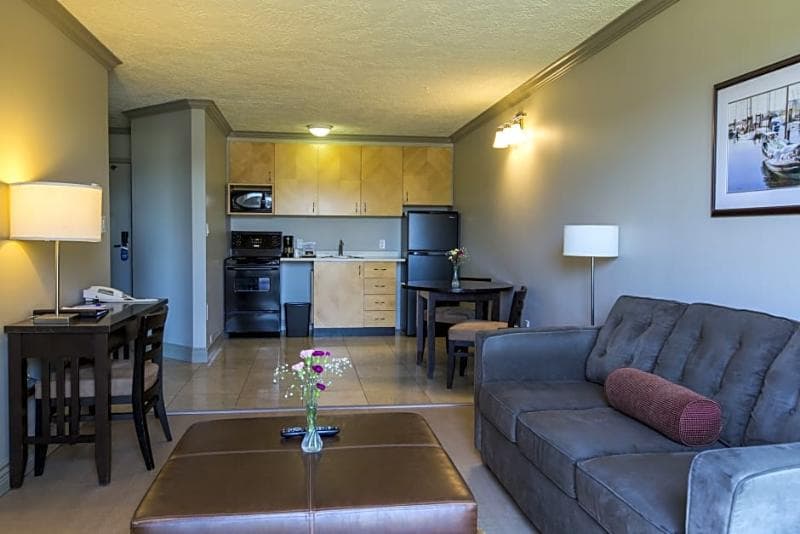 Oceanfront Suites At Cowichan Bay 2