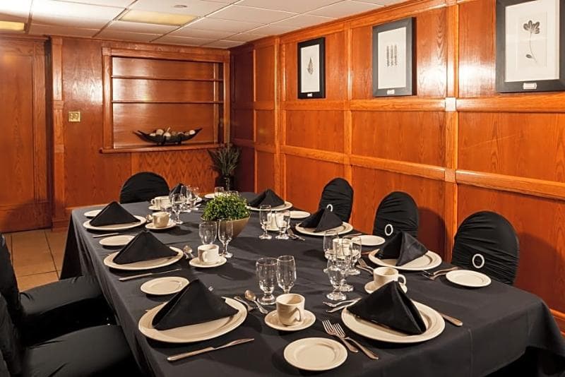 The Glenmore Inn & Convention Centre 2