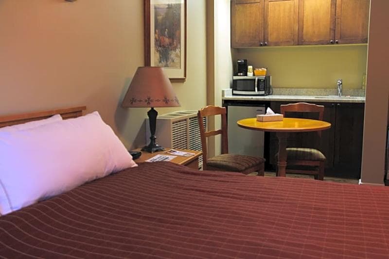 Aspen Village Inn 2