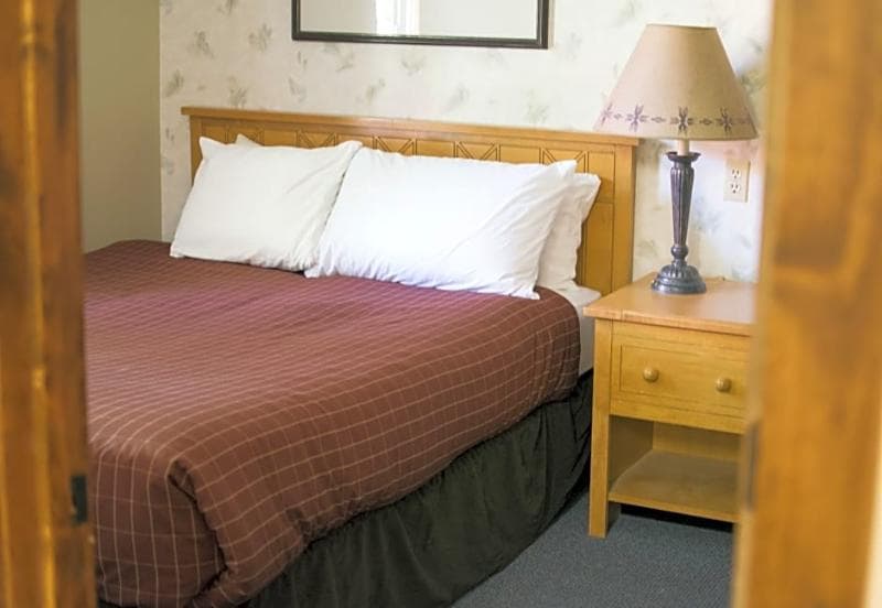 Aspen Village Inn 4
