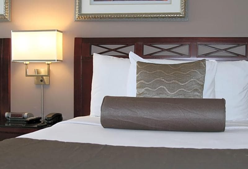 Red Lion Inn & Suites Victoria 3