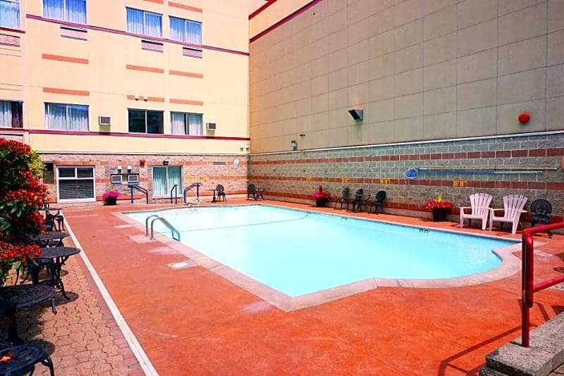 Red Lion Inn & Suites Victoria 4
