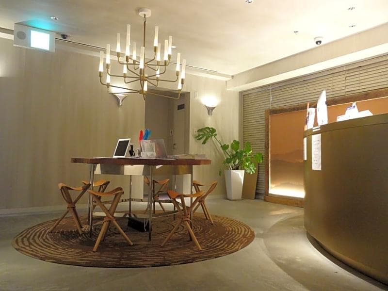 The Wall Hotel main