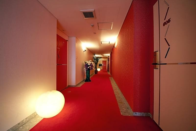V Hotel - Adults Only 4
