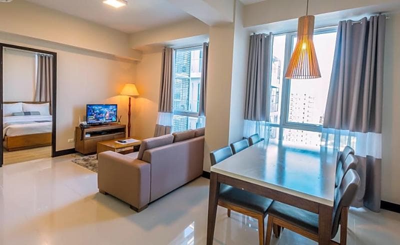 Csuites At 8 Newtown Residences 3