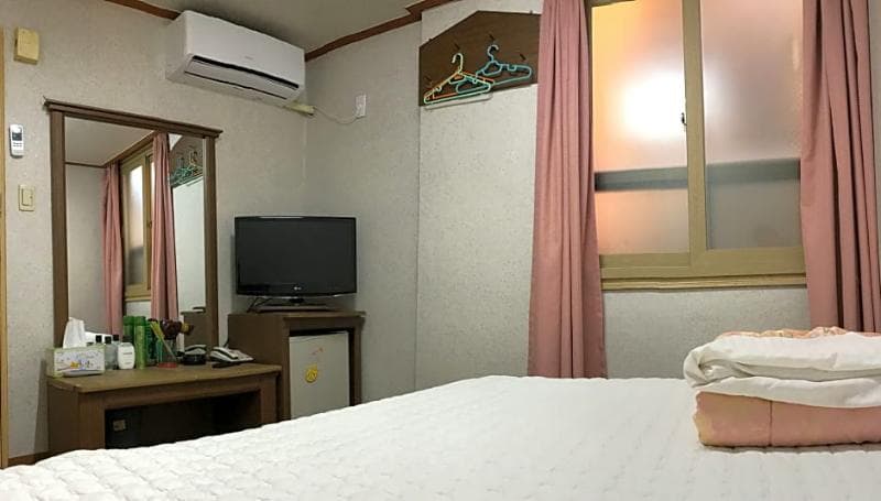 J Motel 3