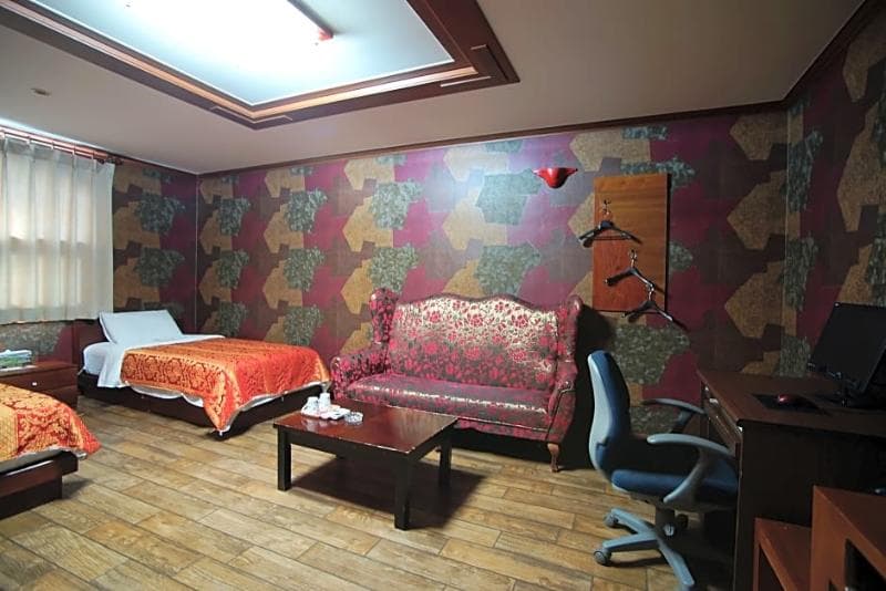 Trevi Hotel 5