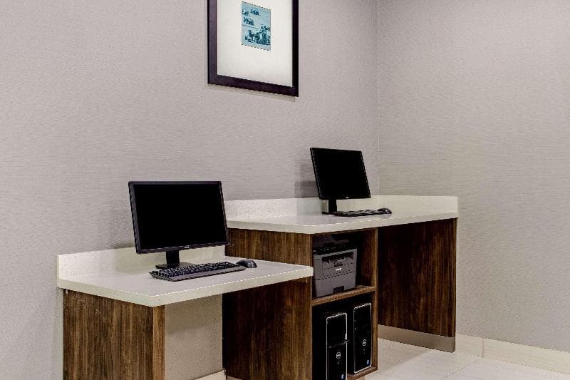 La Quinta Inn & Suites by Wyndham Northlake Fort Worth 1