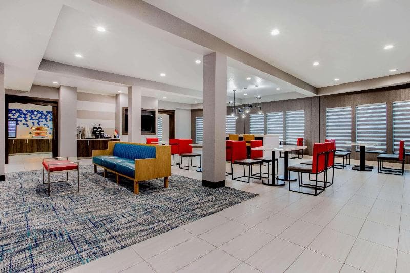 La Quinta Inn & Suites by Wyndham Northlake Fort Worth 3