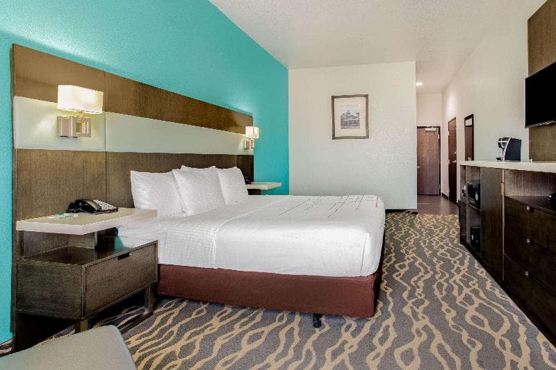 La Quinta Inn & Suites by Wyndham Northlake Fort Worth 4