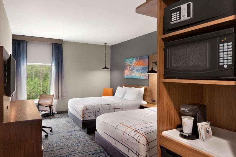 La Quinta Inn & Suites by Wyndham Brunswick/Golden Isles 4