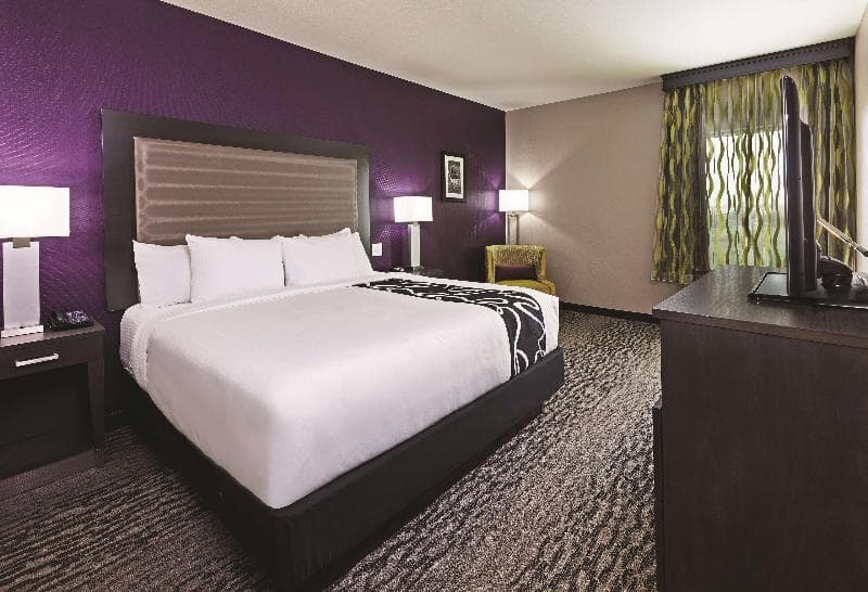 La Quinta Inn & Suites by Wyndham College Station South 4