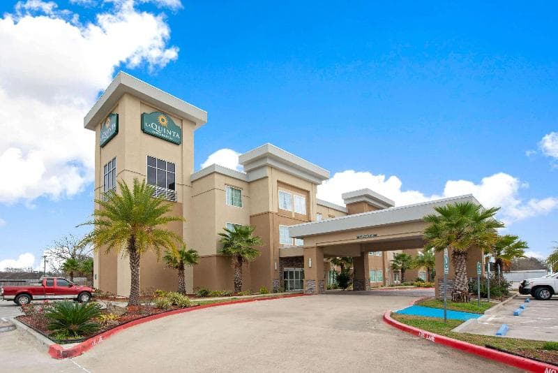 La Quinta Inn Suites By Wyndham Lake Charles Westl photo 1