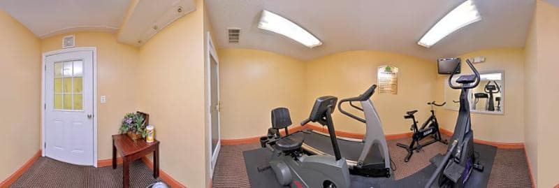 Douglas Inn And Suites 4