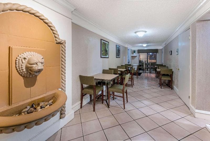 La Quinta Inn San Antonio I-35 N at Rittiman Road 4