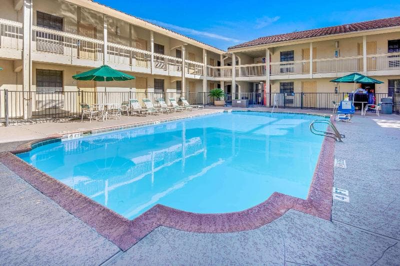 La Quinta Inn San Antonio I-35 N at Rittiman Road 5