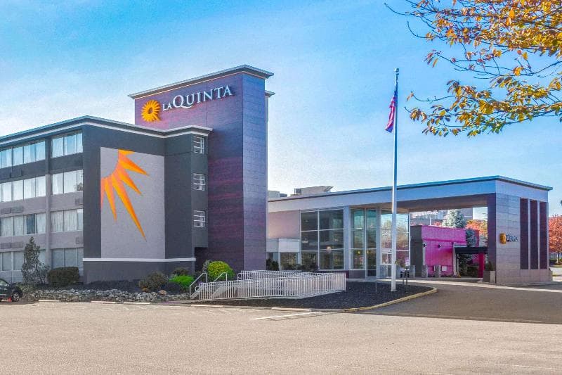 La Quinta Inn & Suites by Wyndham Clifton/Rutherford photo 1