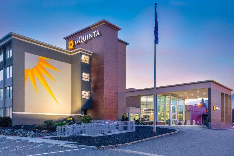 La Quinta Inn & Suites by Wyndham Clifton/Rutherford 4